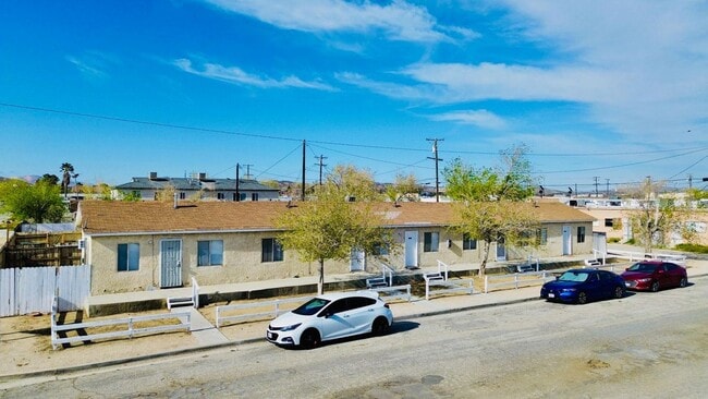 Building Photo - 2612 Desert St