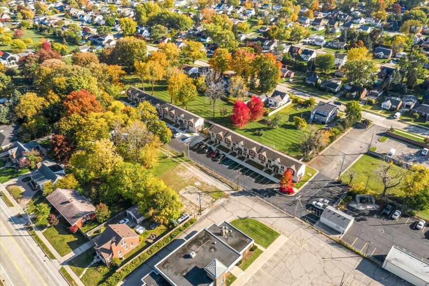 Primary Photo - 27882 Gratiot Ave