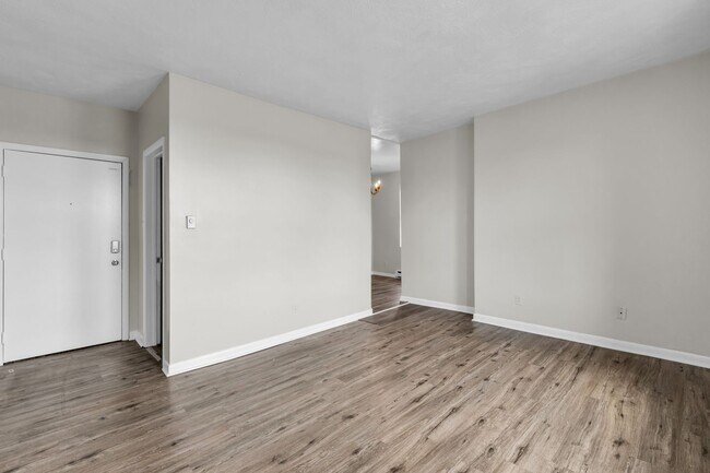 Building Photo - 439 Walnut St