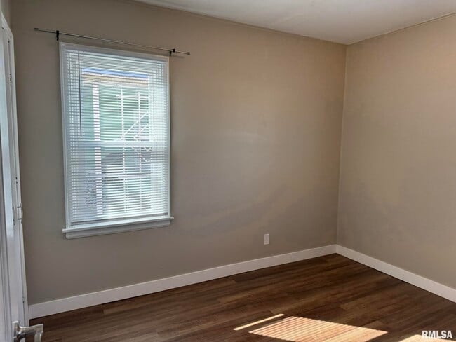 Building Photo - 3803 Pearl Ave