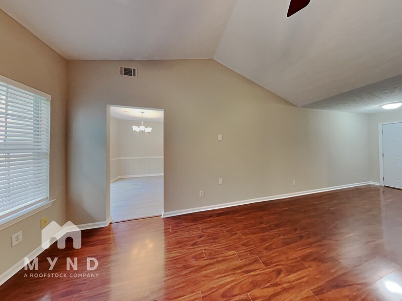 Building Photo - 301 Lacebark Ln