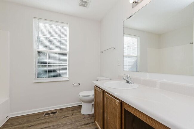 Building Photo - Perfect Family Home