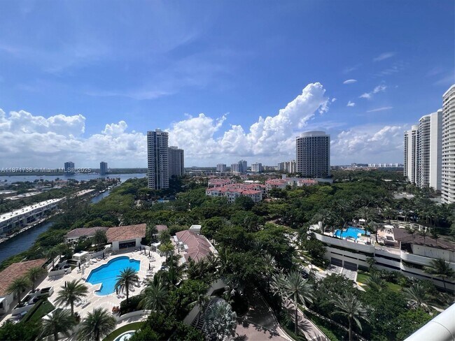 Building Photo - 2600 Island Blvd
