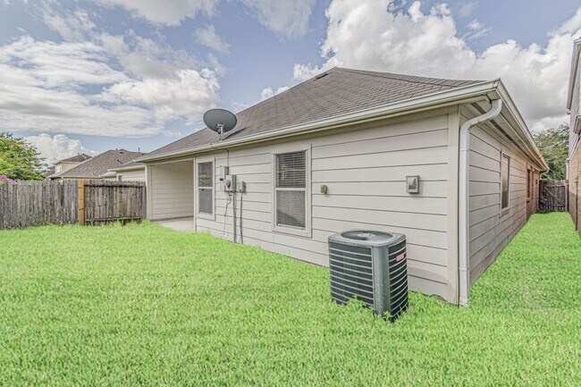 Building Photo - 13026 Echo Landing Dr