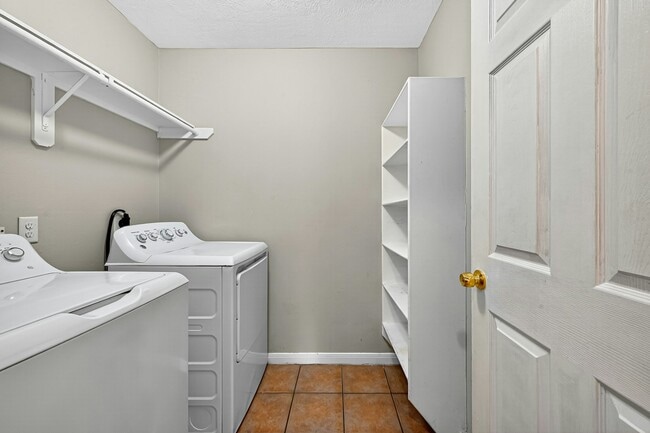 Building Photo - 10035 Morocco Rd