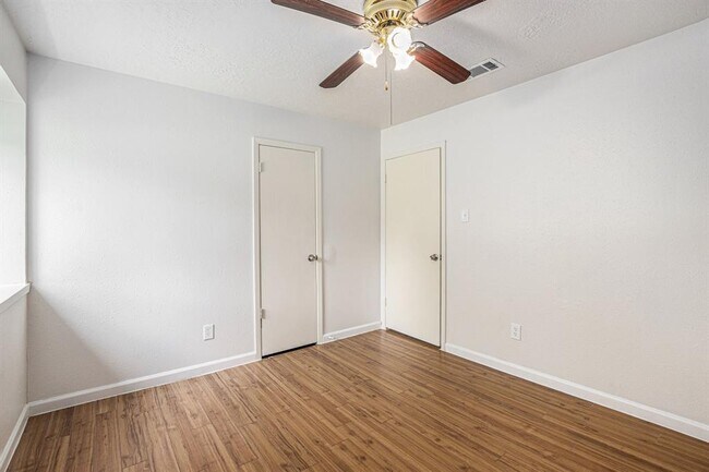 Building Photo - 9418 Spiralwood Ln