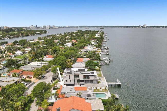 Building Photo - 1411 N Biscayne Point Rd