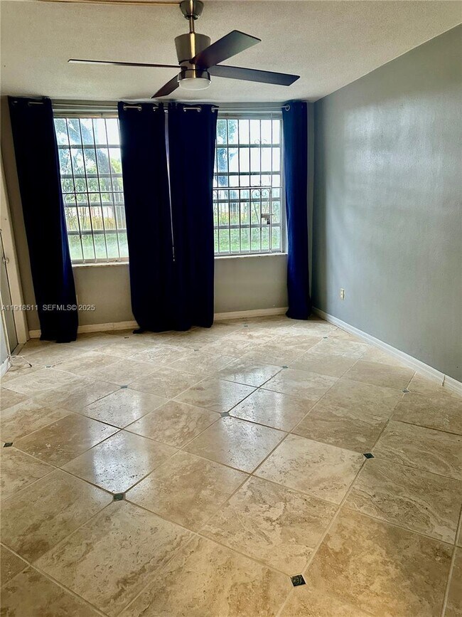 Building Photo - 1501 NE 191st St