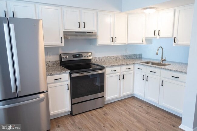Building Photo - 615 Hemlock Ct