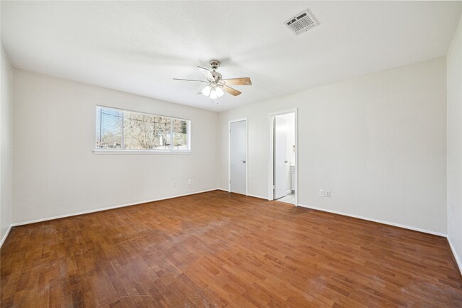 Building Photo - 13746 Drakewood Dr