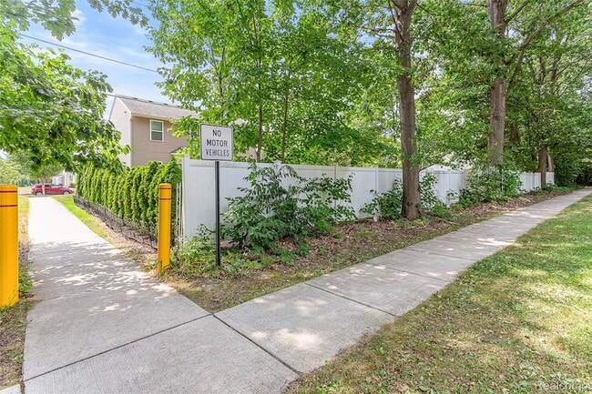 Building Photo - 32724 Laurelwood Ct