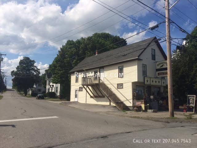 Building Photo - 703 Main St