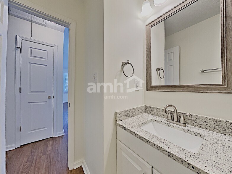 Building Photo - 4125 Medford Dr NW