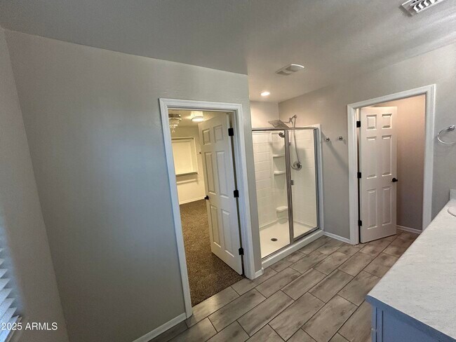 Building Photo - 25930 N Thornhill Dr