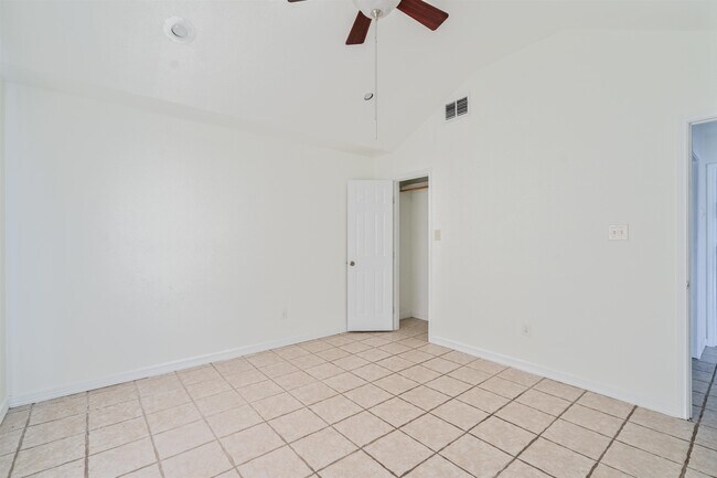 Building Photo - 104 Richard's Court