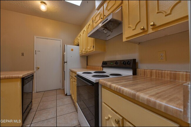 Building Photo - 10711 Ivanhoe Dr