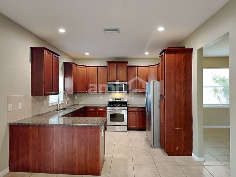 Building Photo - 5654 Aaron Ct