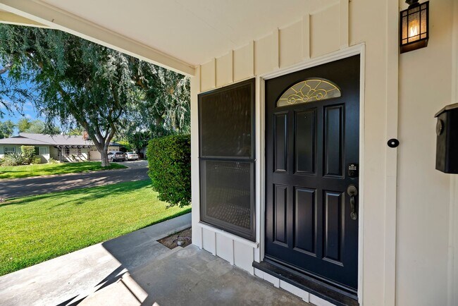 Building Photo - Stunning Riverside Home for Rent- Solar, E...