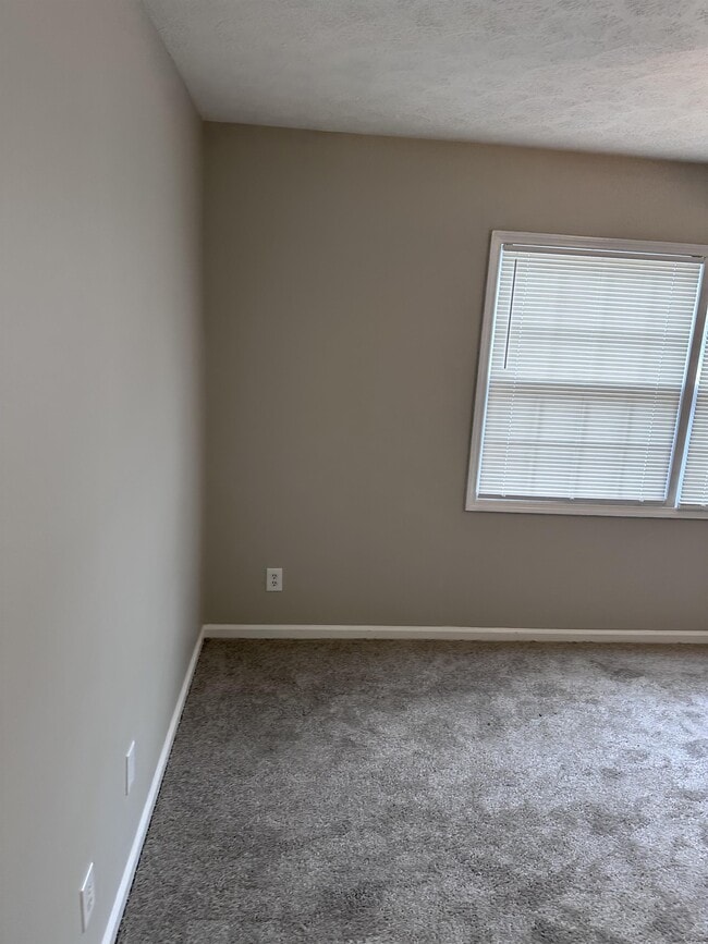 Building Photo - 185 Eaglewood Way