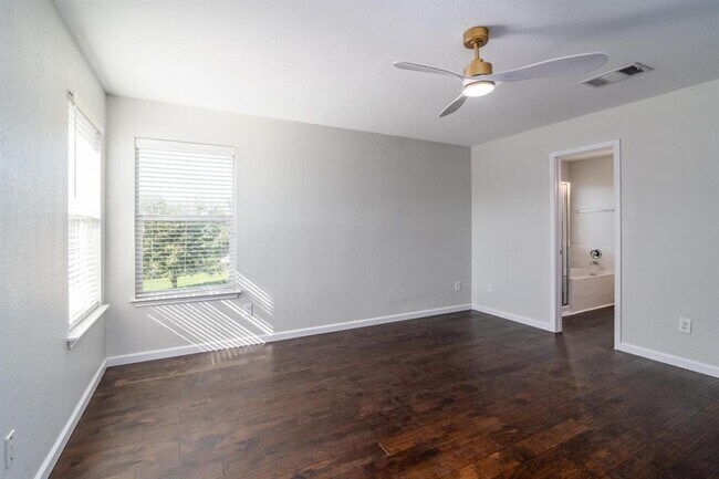 Building Photo - 9628 Beechnut Dr