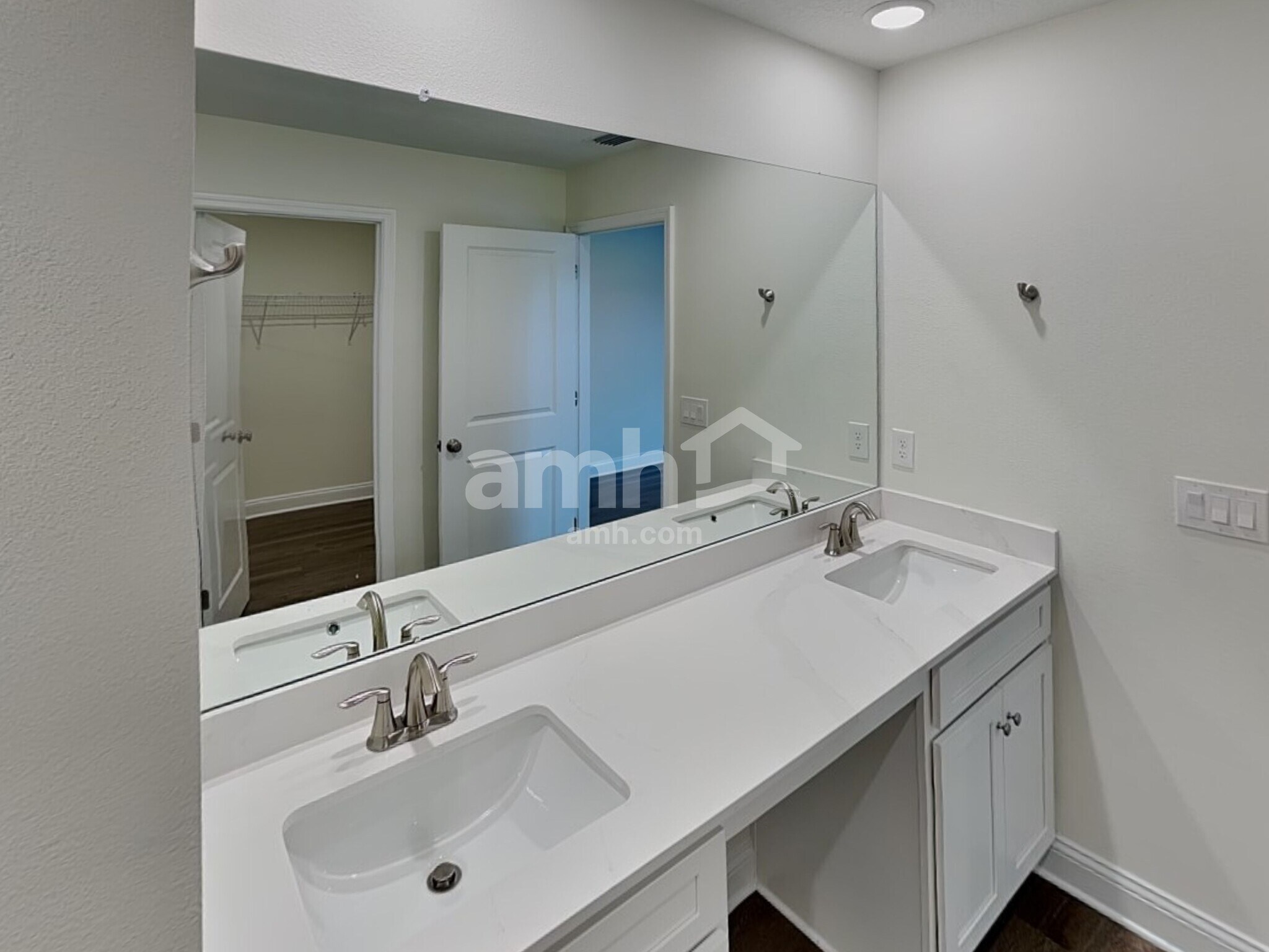 Building Photo - 5709 Oesterle Rd