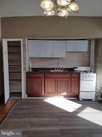 Building Photo - 4514 Walnut St