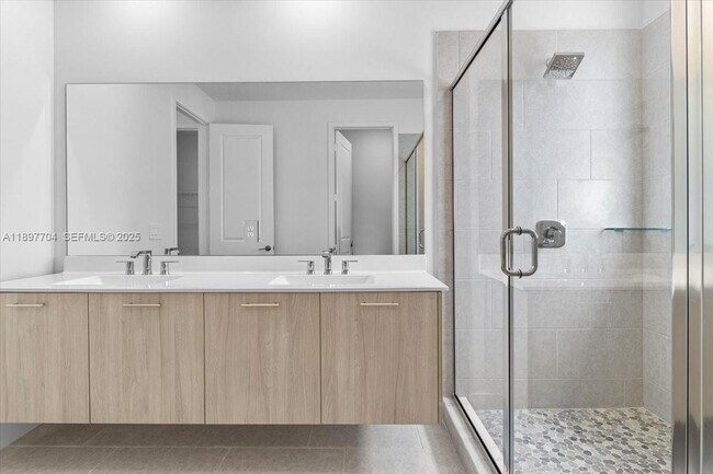 Building Photo - 12237 Green Oak Dr