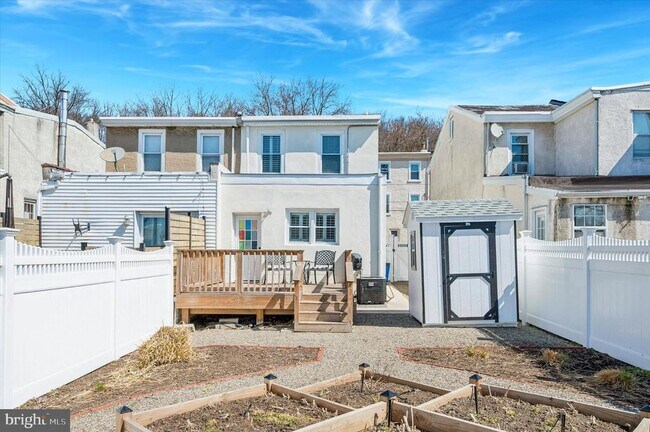 Building Photo - 4822 Ogle St