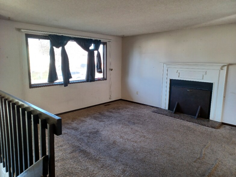 Building Photo - 3912 E Hartson Ave