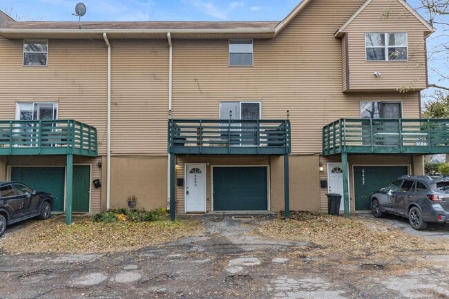 Building Photo - Broad Ripple townhome with garage, updated kitchen, and walkable convenience!