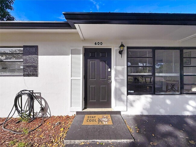 Building Photo - 600 N 66 Terrace