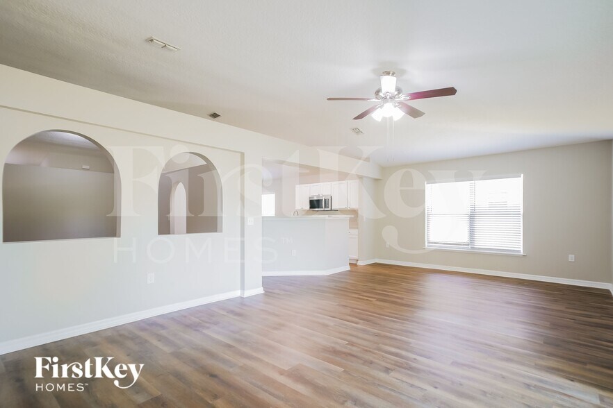 Building Photo - 117 King Arthur Ct