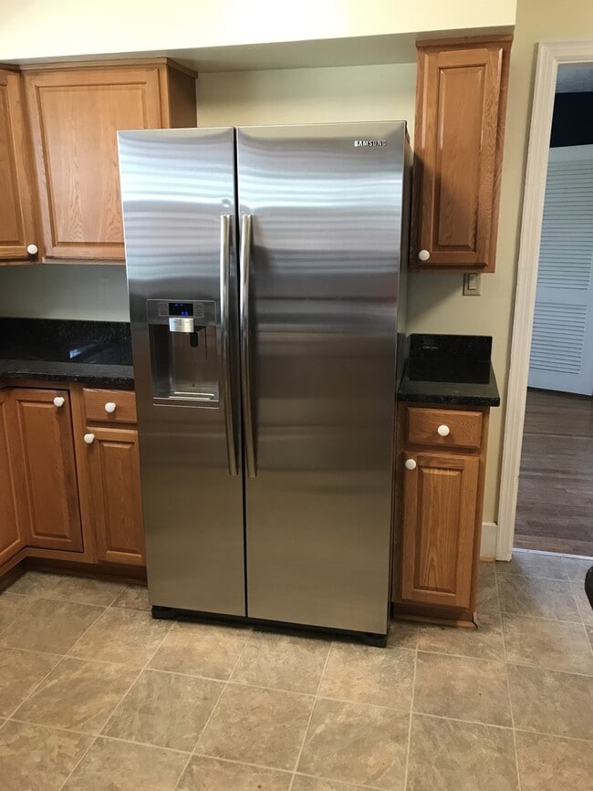 Building Photo - 3 Bed, 2 Bath Home