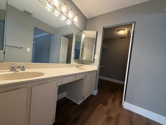 Building Photo - 323 Ives Dairy Rd