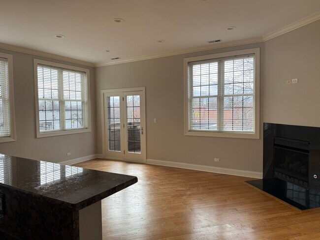 Building Photo - 2338 W Morse Ave