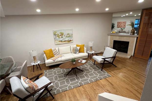 Building Photo - 21931 Burbank Blvd