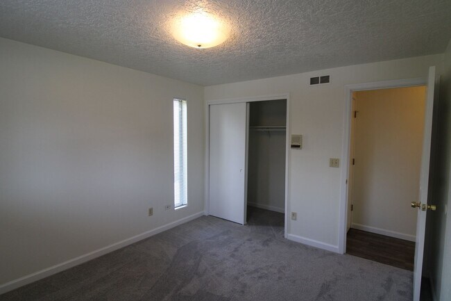 Building Photo - SPACIOUS 3+ BEDROOM SALMON CREEK/MOUNT VISTA MULTI-LEVEL HOME WITH LARGE FENCED YARD!