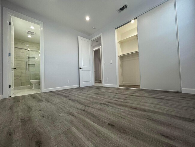 Building Photo - 15410 Firmona Ave