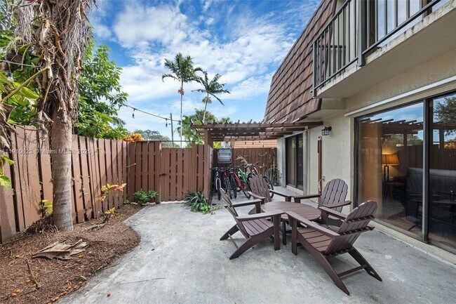 Building Photo - 11913 SW 11th Ct