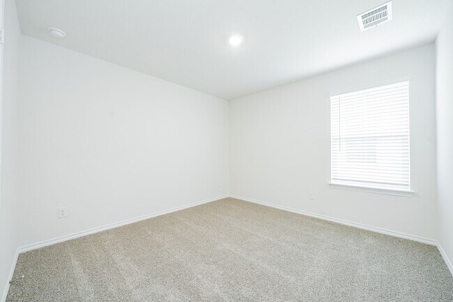 Building Photo - 2147 Thornton Dr