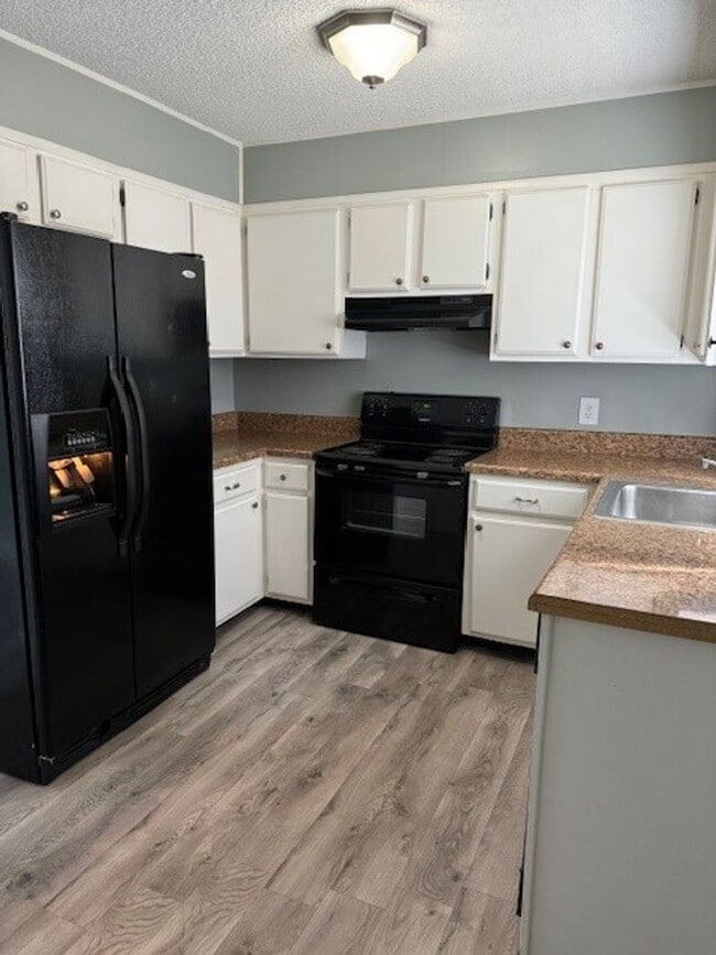 Building Photo - Charming 2-Bedroom, 1-Bath Duplex in Hermitage – Great Location!