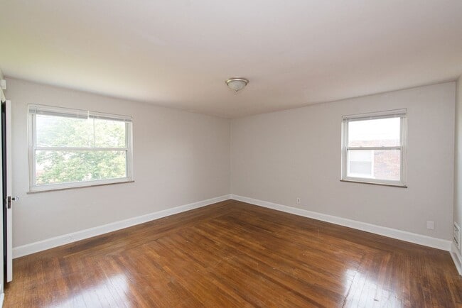 Building Photo - COVEDALE- 3 bedroom 1.5 bath Tudor with up...