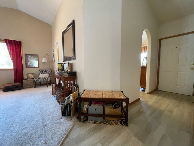 Building Photo - 3-Bedroom Home in Beaverton!