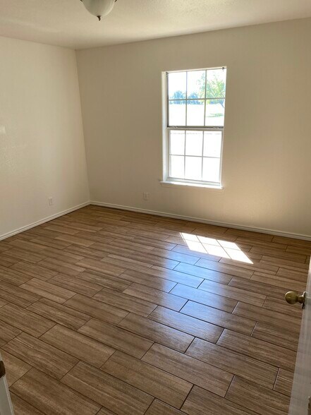 Building Photo - 1501 E Thomas St