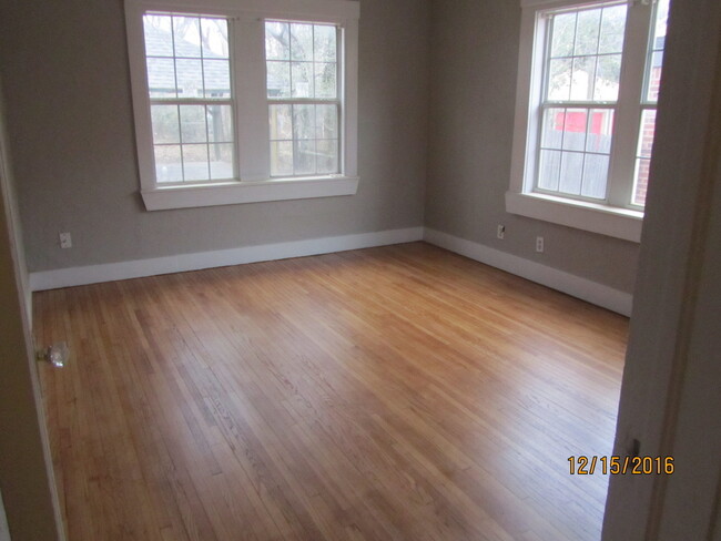 Building Photo - Nice Duplex for Rent close to Midtown - Pl...