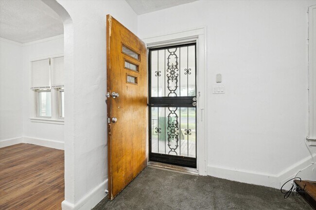 Building Photo - $1200/month bungalow