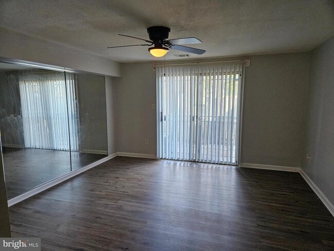 Building Photo - 1951 Dutch Village Dr