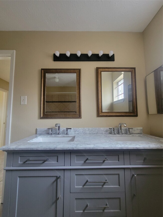 Building Photo - 19330 Cypress Bay Dr