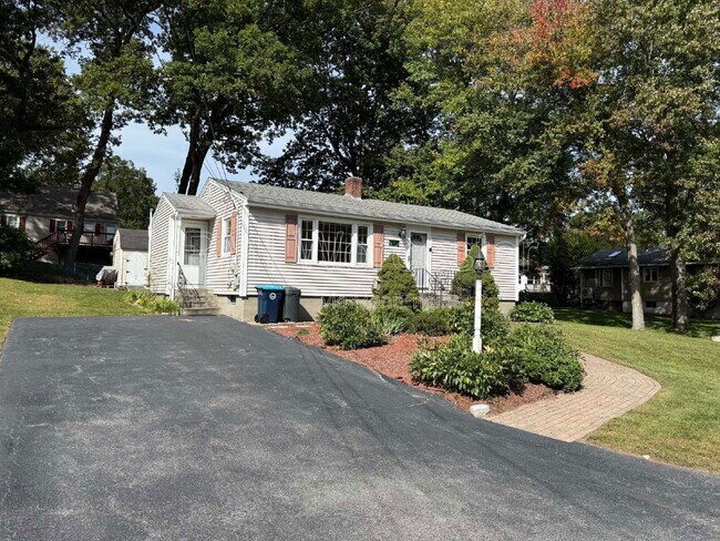 Building Photo - 25 Pond View Dr