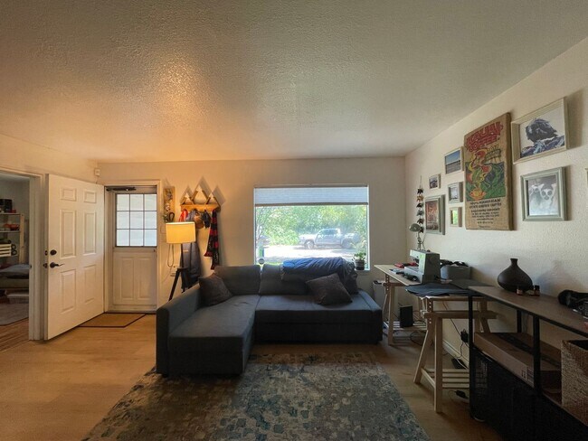 Building Photo - Charming S. Tabor 2 Bed + Bonus Room, 2 Ba...